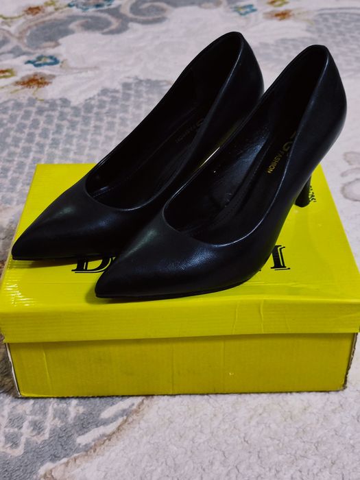 Продам женские туфли