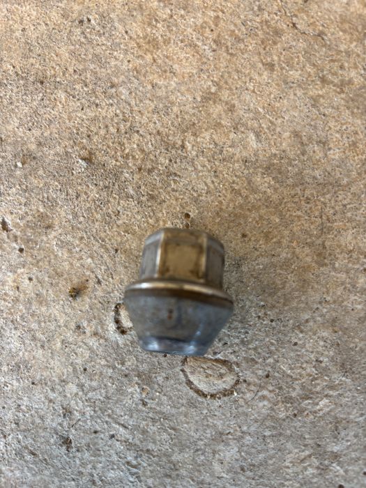 Piulite din aliaj Ford, pt prezoane.