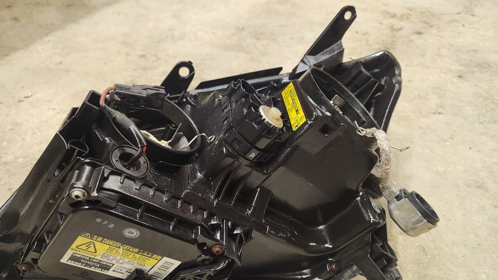 Фарове Тойота Авенсис 2008