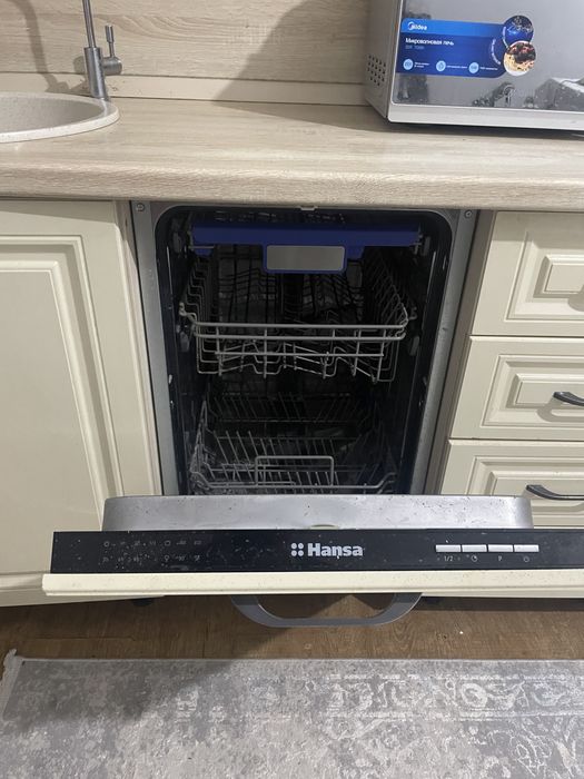 Продам кухонный гарнитур с техникой