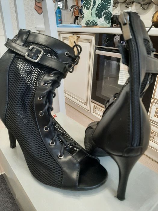 Продам женскую обувь