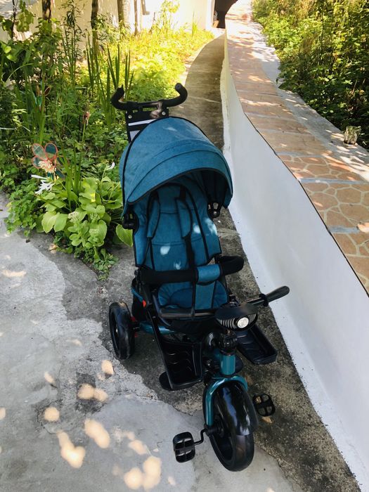 Tricicleta cu pozitie de somn si far cu melodii si jocuri de lumini