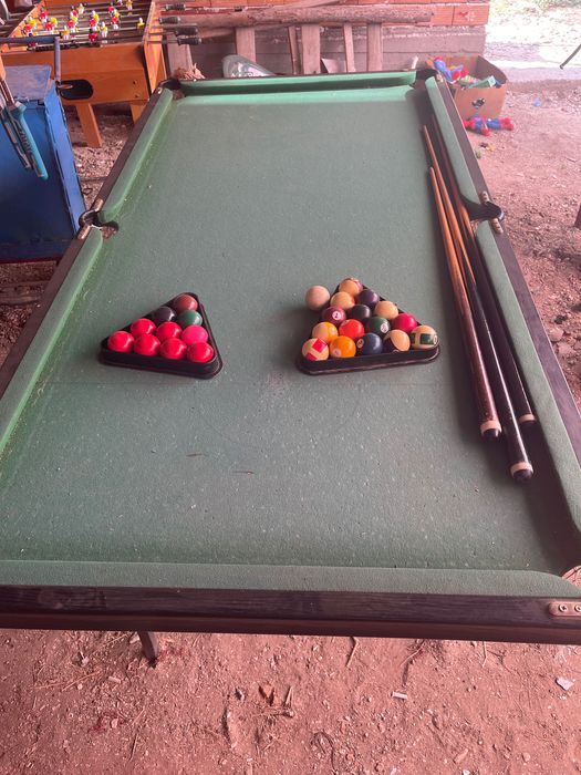 Беляртна маса тенис на маса и джаги