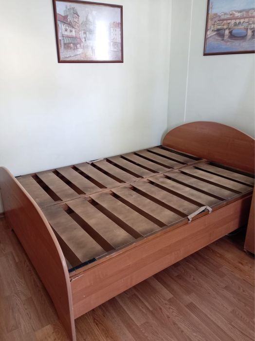 Двуспальная кровать с матрасом