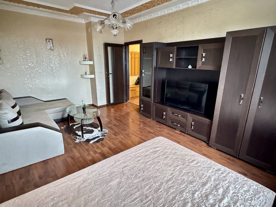 Дава се под наем Едностаен апартамент в Враца, Квартал 103 - 40 кв.м за 255 € - Снимка #2