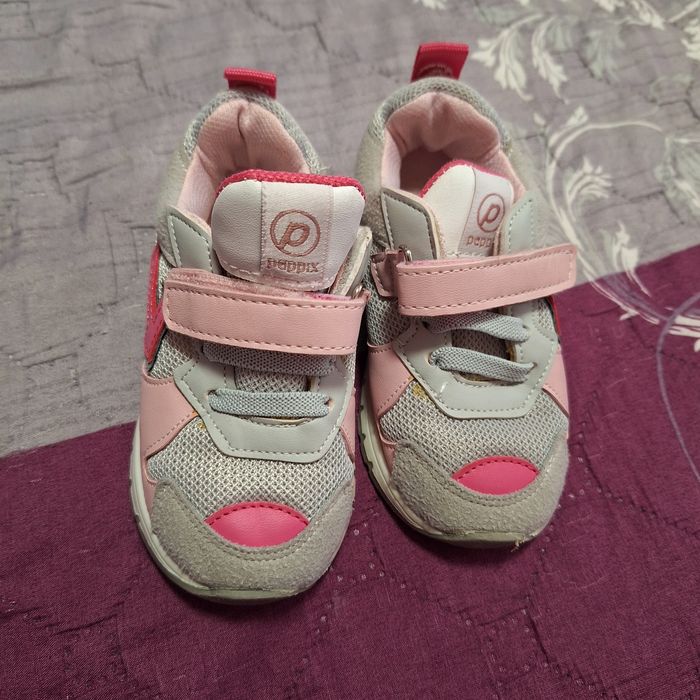 Два чифта детски маратонки, номер 23 на цената на един