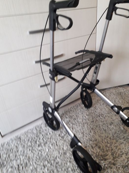 Vând rolator GEMINO 30 D