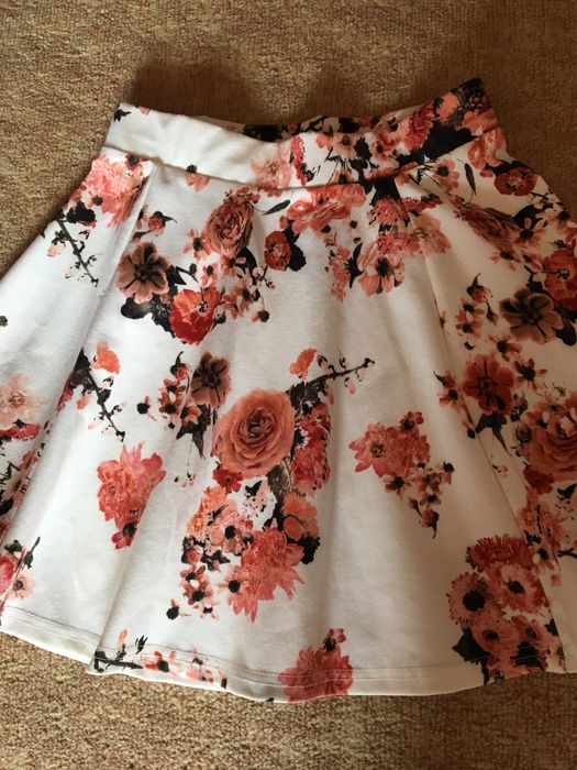 Нежни дамски Поли xs, s размер bershka, calliope