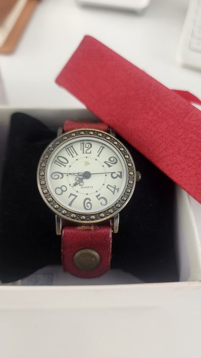 Часы женские натуральная кожа Турция пользованы пару раз