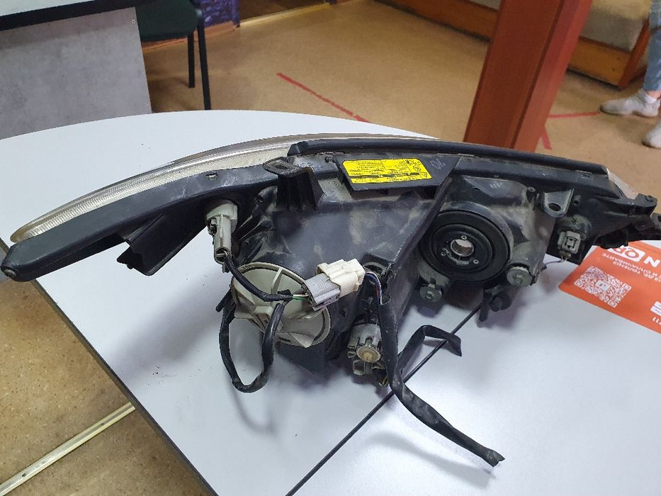 Фара б/у Toyota Estima-08