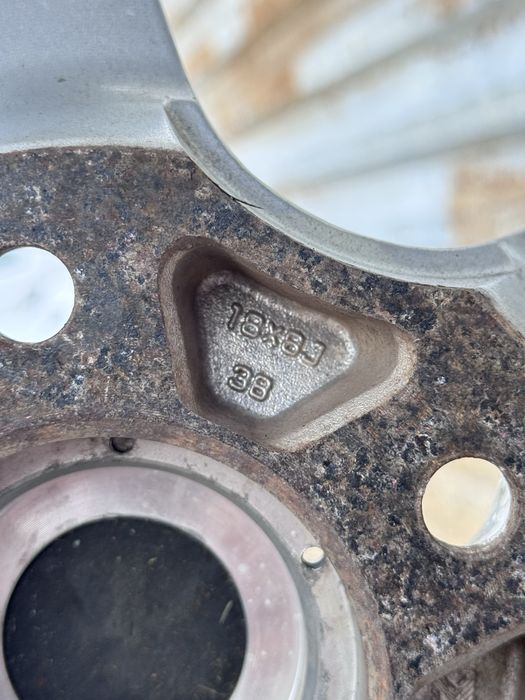 Продам диски оригинальные 18