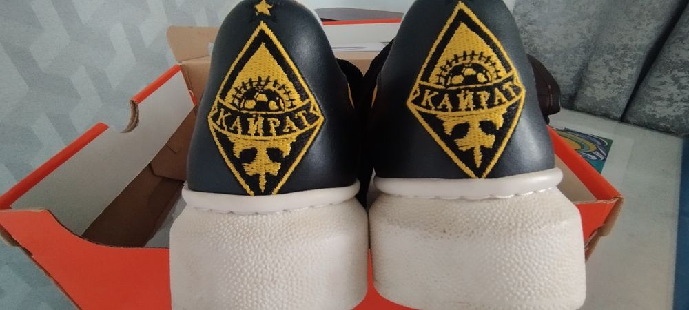 KAIRAT Кроссовки Желто-черные