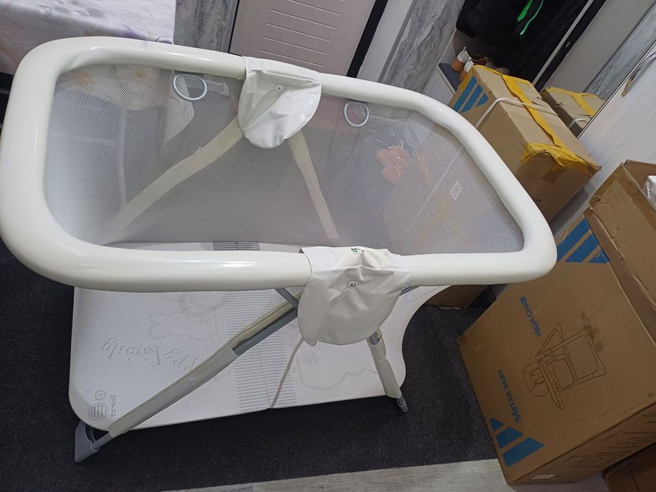 Продаётся фирменный манеж brevi