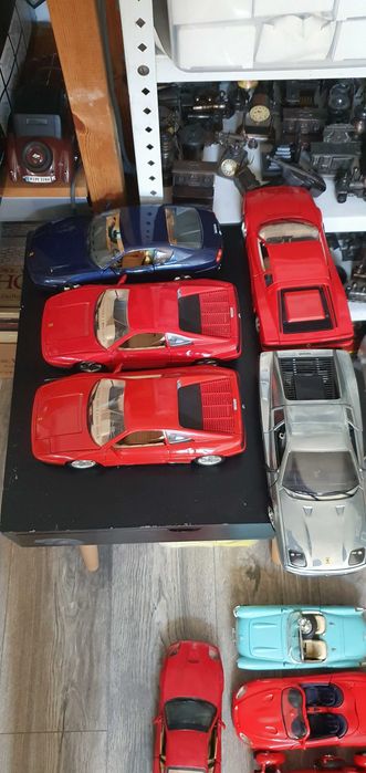 Machete Ferrari scară 1:18,diferite modele si producători