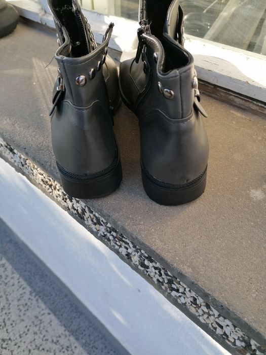 Дамски сиви боти