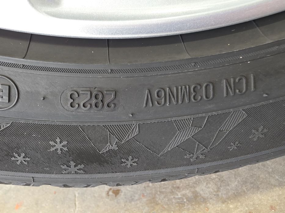 VW, Комплект 17" джанти Autec Valenti със зимни гуми Semperit 215/55 R17 (DOT 2023)