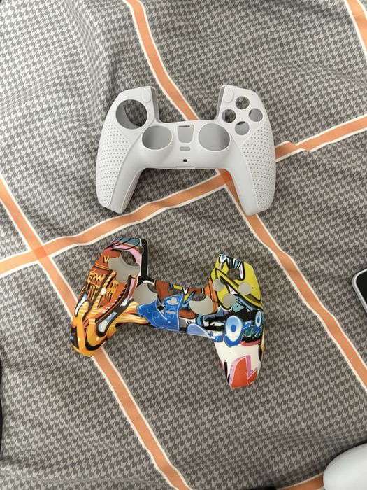 Vand ps5 digital cu 2 manete