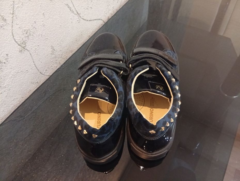 Продается дерзкие, красивые,гламурные кеды.