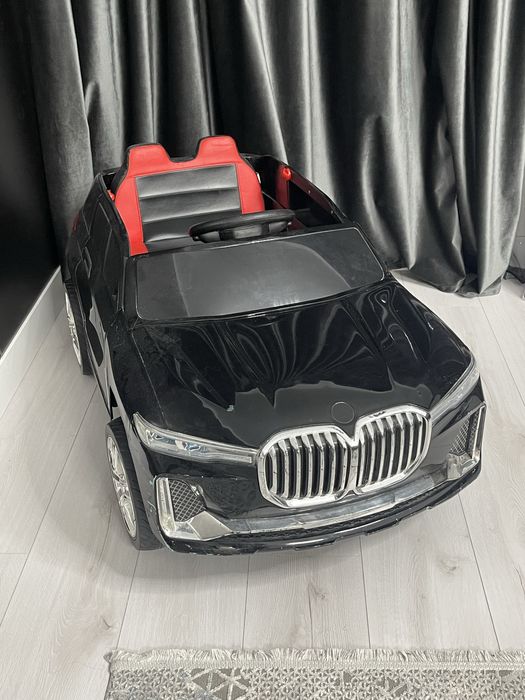 Машинка для детей едим сама с пультом