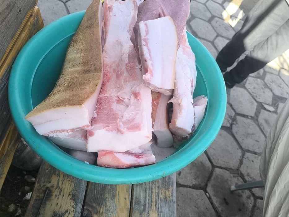 Прясна сланина със кожа