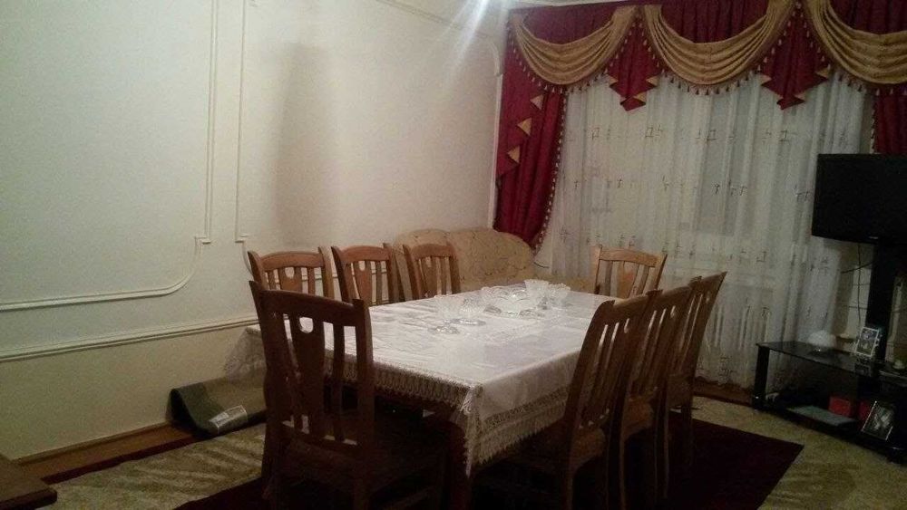 Qarshi shahar markazida 7-m.t.da 3 xonali 93 kv uy sotiladi