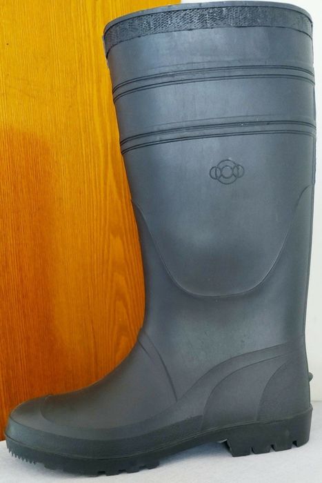Резиновые сапоги с защитным металлическим подноском