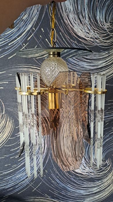 Продам красивую люстру