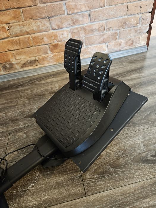 Volan + pedale + stand (simulator complet) Thrustmaster T150