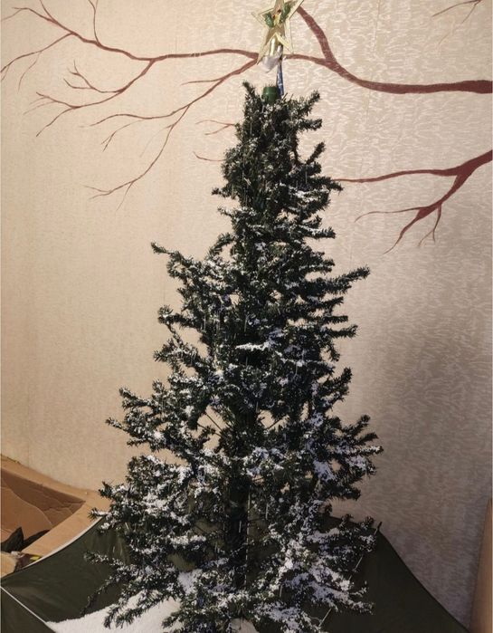 Ёлка с падающим снегом