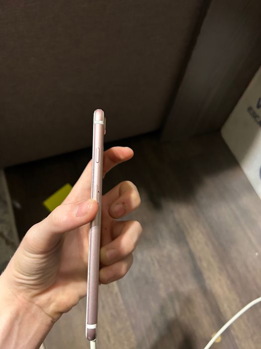 продам не скрывался айфон 7+