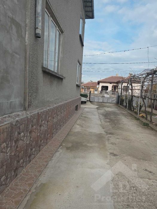 Продава се Къща в Генерал Тошево - 171 кв.м за 343 €/кв.м - Снимка #2