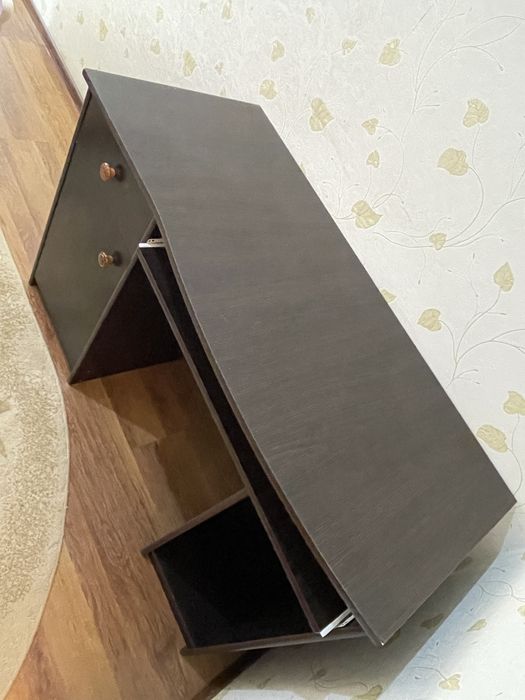 Продам письменный стол !В отличном состоянии