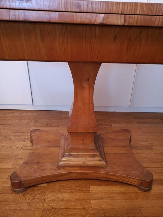 Se vand urgent masa de joc si dulap, stil Biedermeier