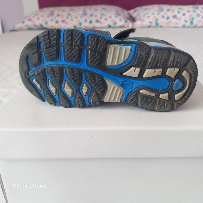 Продавам чисто нови детски сандали