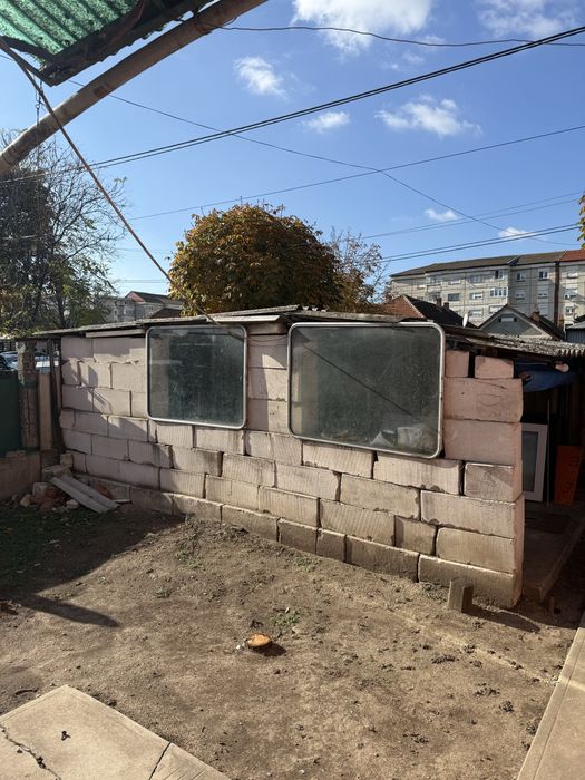 Boltari geamuri si acoperis pentru garaj din demolari