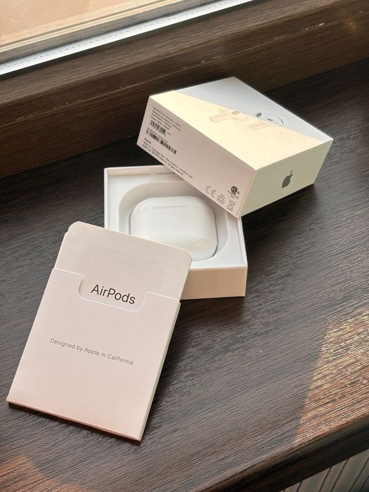 AirPods 4 cu ANC