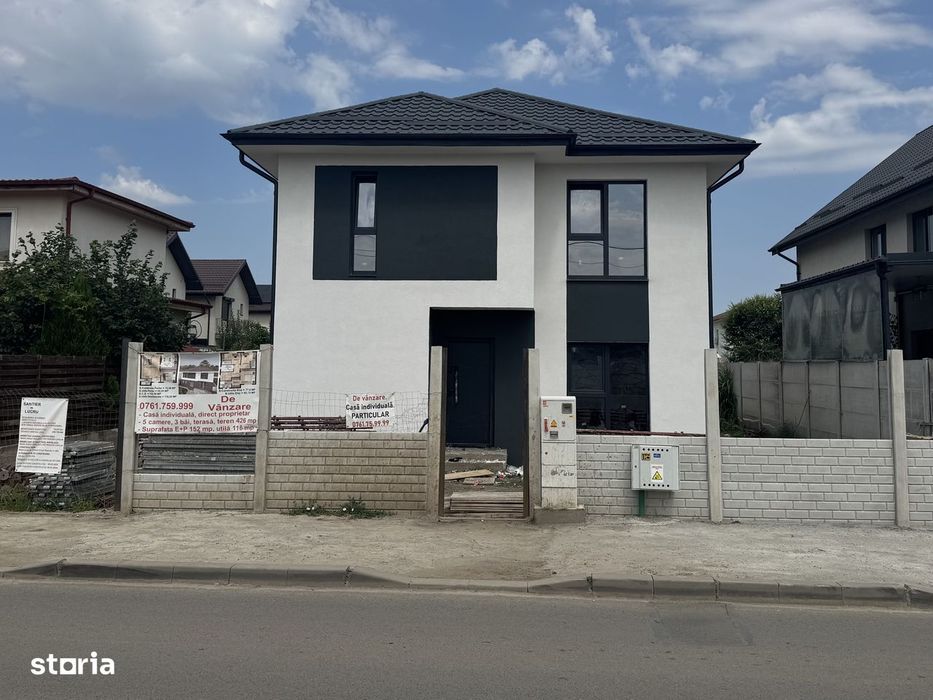 Casă individuală cu dormitor la parter și trei dormitoare la etaj.