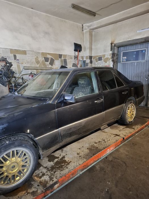 Мерседес 230е(124)