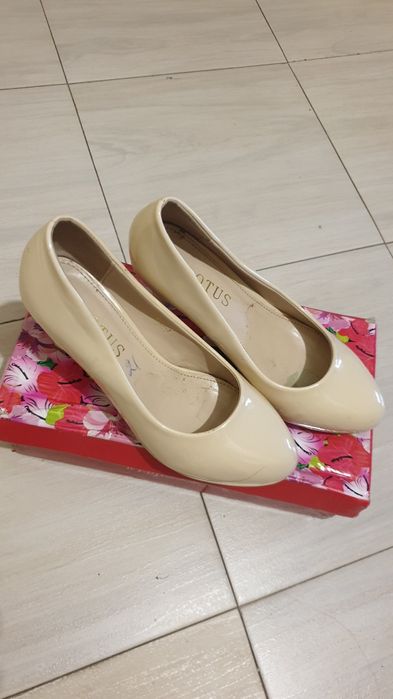 Продам туфли беж.