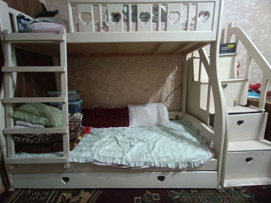Двухэтажная кровать