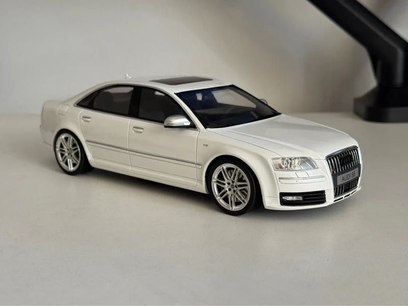 Macheta Audi S8 D3 1:18 OTTO OT699