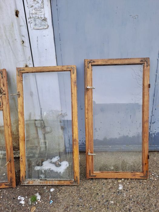 Деревянные рамы со стеклом