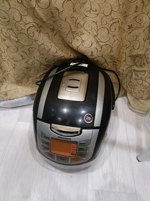 Мультиварка почти новая