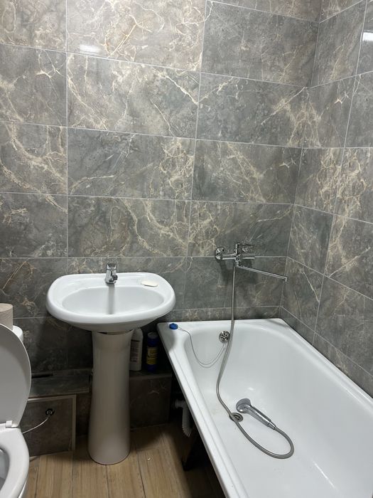 4 мкр, возле Азия Молл