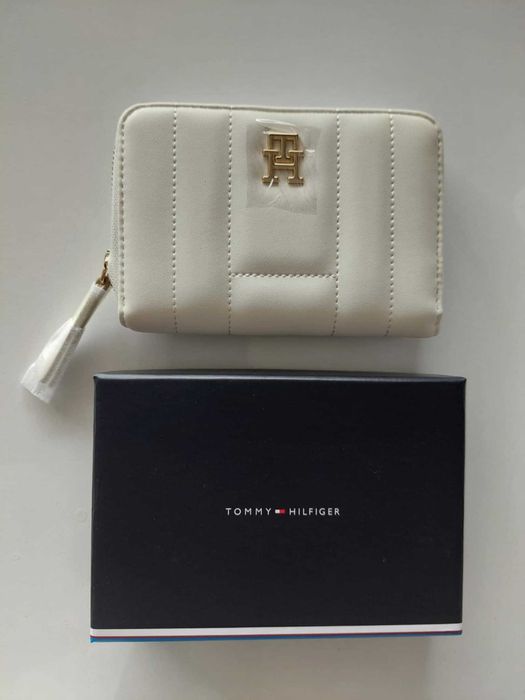 Tommy Hilfiger дамско портмоне - TH Feminine MED