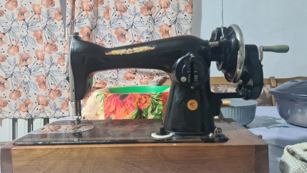 Продаётся швейная машинка