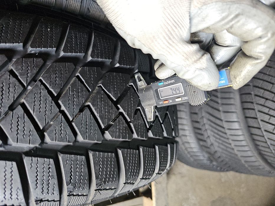 2 anvelope iarna 205 60 15 Dunlop 7.4mm