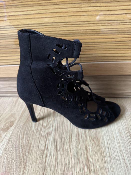 Туфли на каблуке