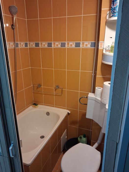 Garsoniera   Poarta 6 de vânzare sau închiriat