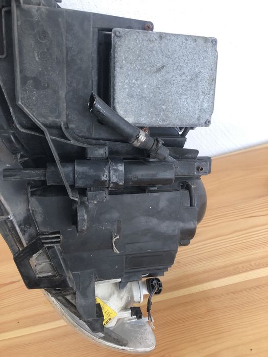 оригинални фарове за BMW E46 с лупа и ксенон